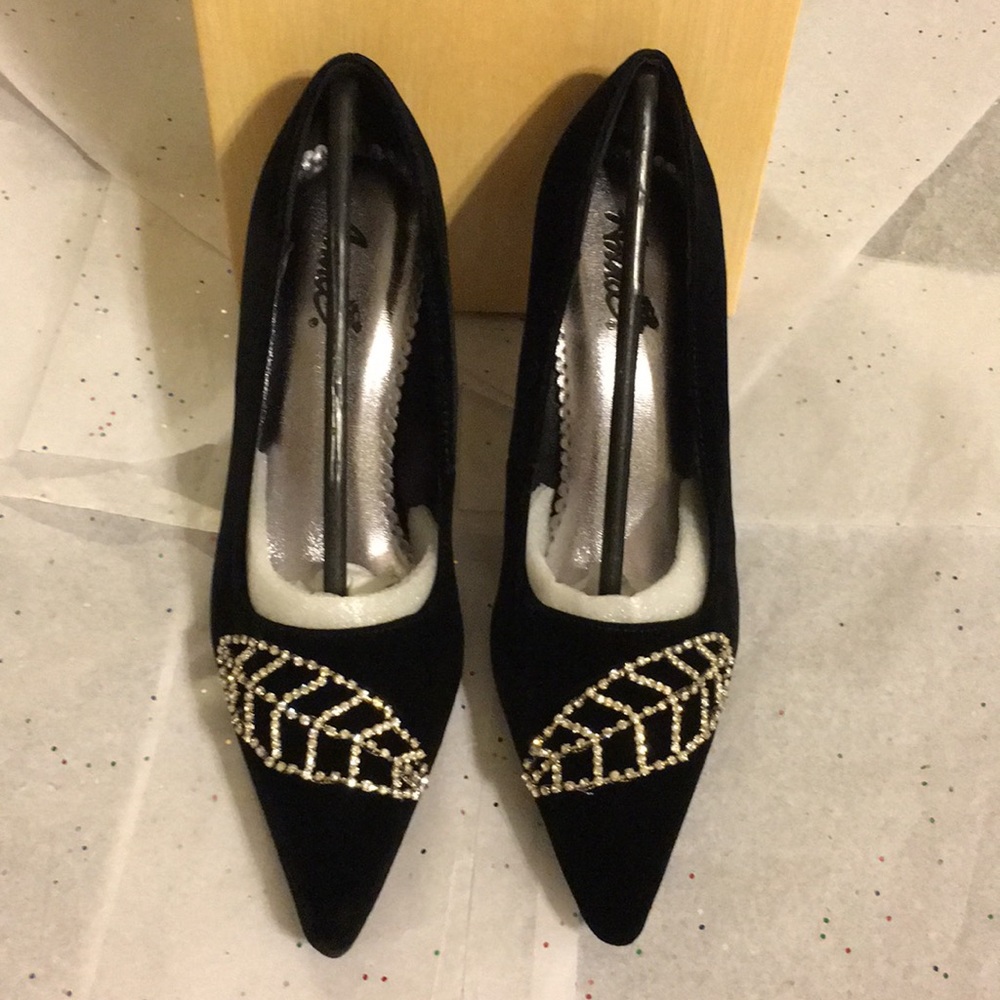 Black Velvet Dressy Heels Diamond Leaf Accents 6.5 - Picture 6 of 8